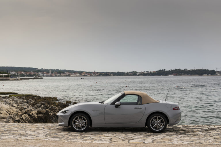Mazda MX-5 oslavuje 35 rokov. Dvojmiestny roadster spája ľahkosť s komunitou fanúšikov