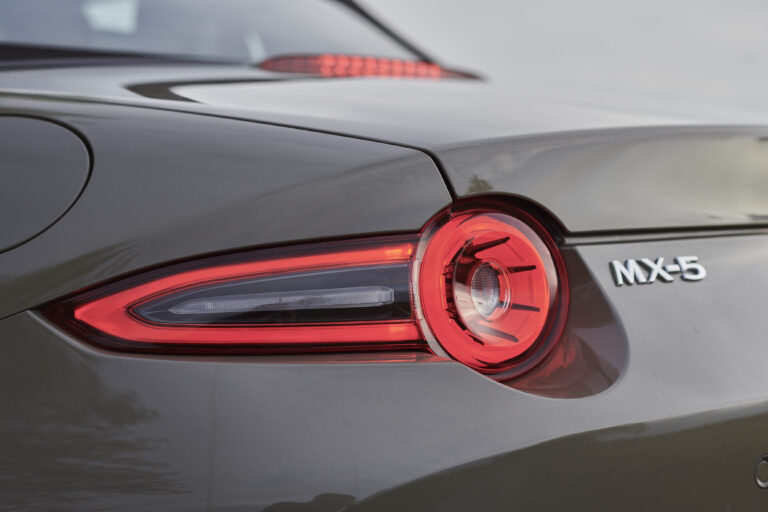 Mazda MX-5 oslavuje 35 rokov. Dvojmiestny roadster spája ľahkosť s komunitou fanúšikov
