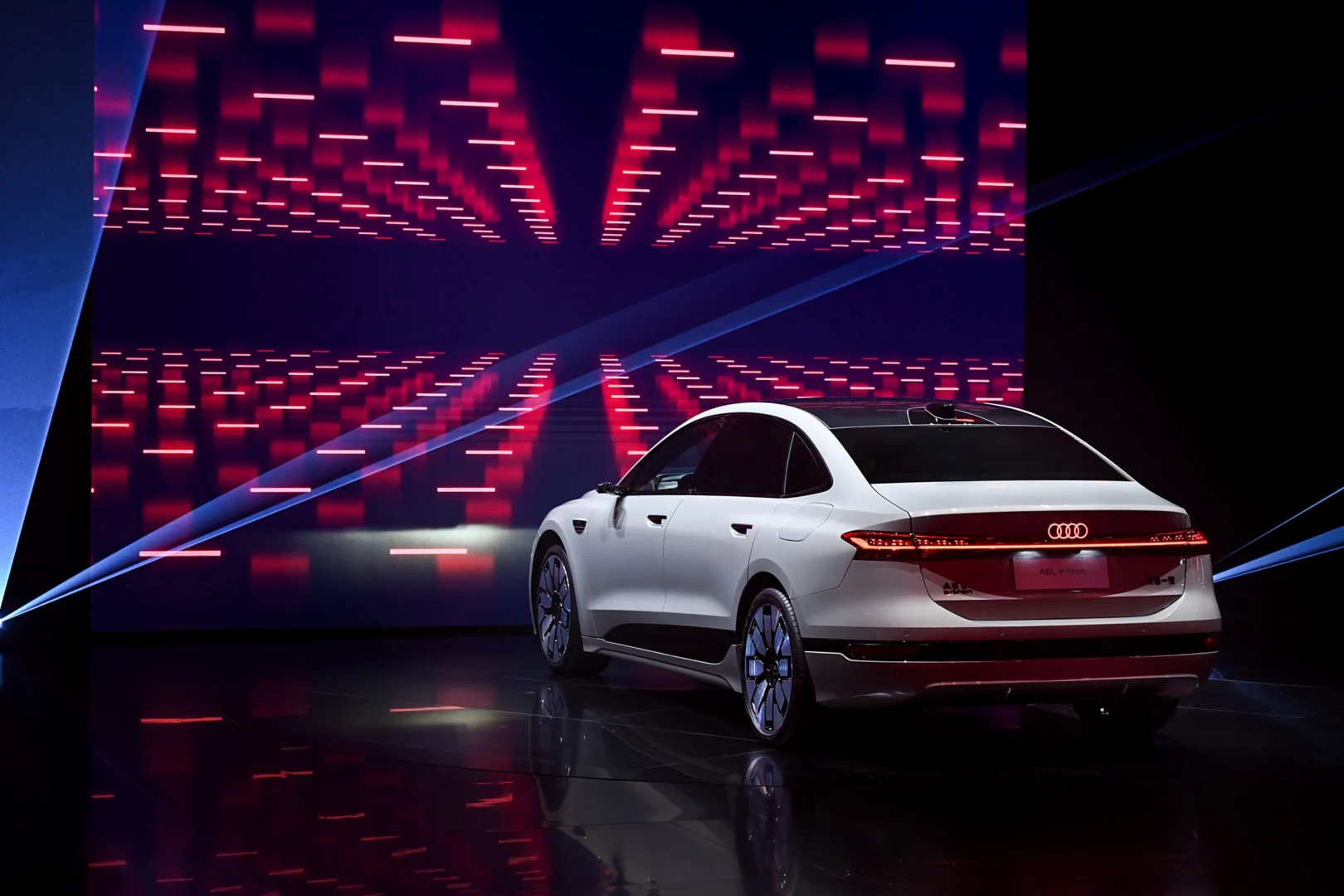 Audi A6L e-tron Static photo