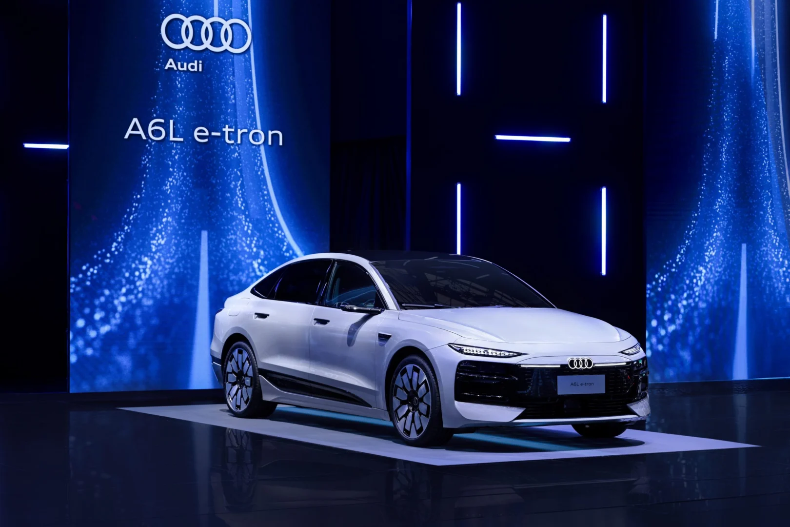 Audi A6L e-tron Static photo