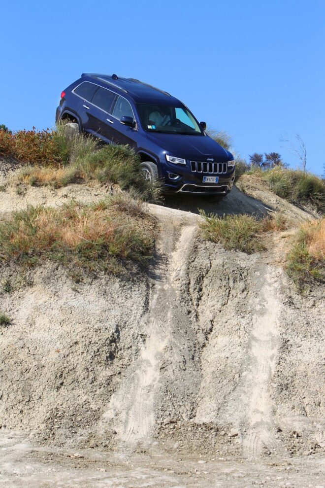150314_j_gcherokee_offroad_01.jpg