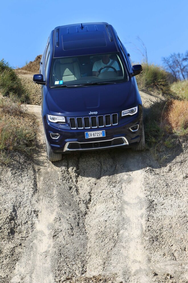 150314_j_gcherokee_offroad_03.jpg