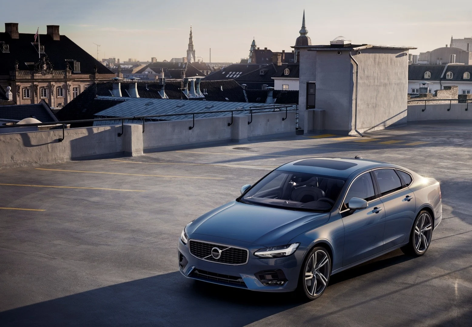 192800_Volvo_S90_R_Design_Location.jpg