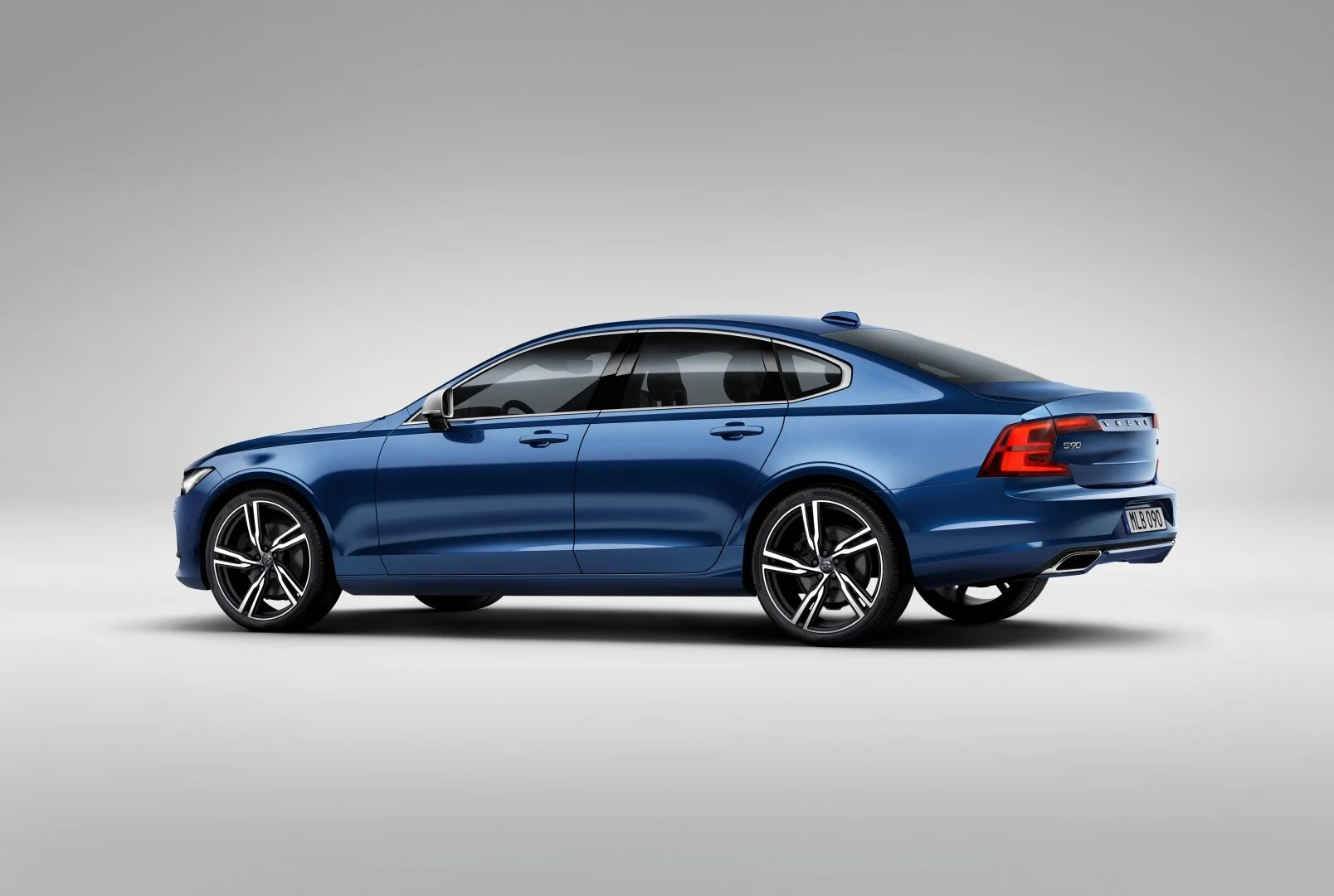 192813_Volvo_S90_R_Design_Studio.jpg