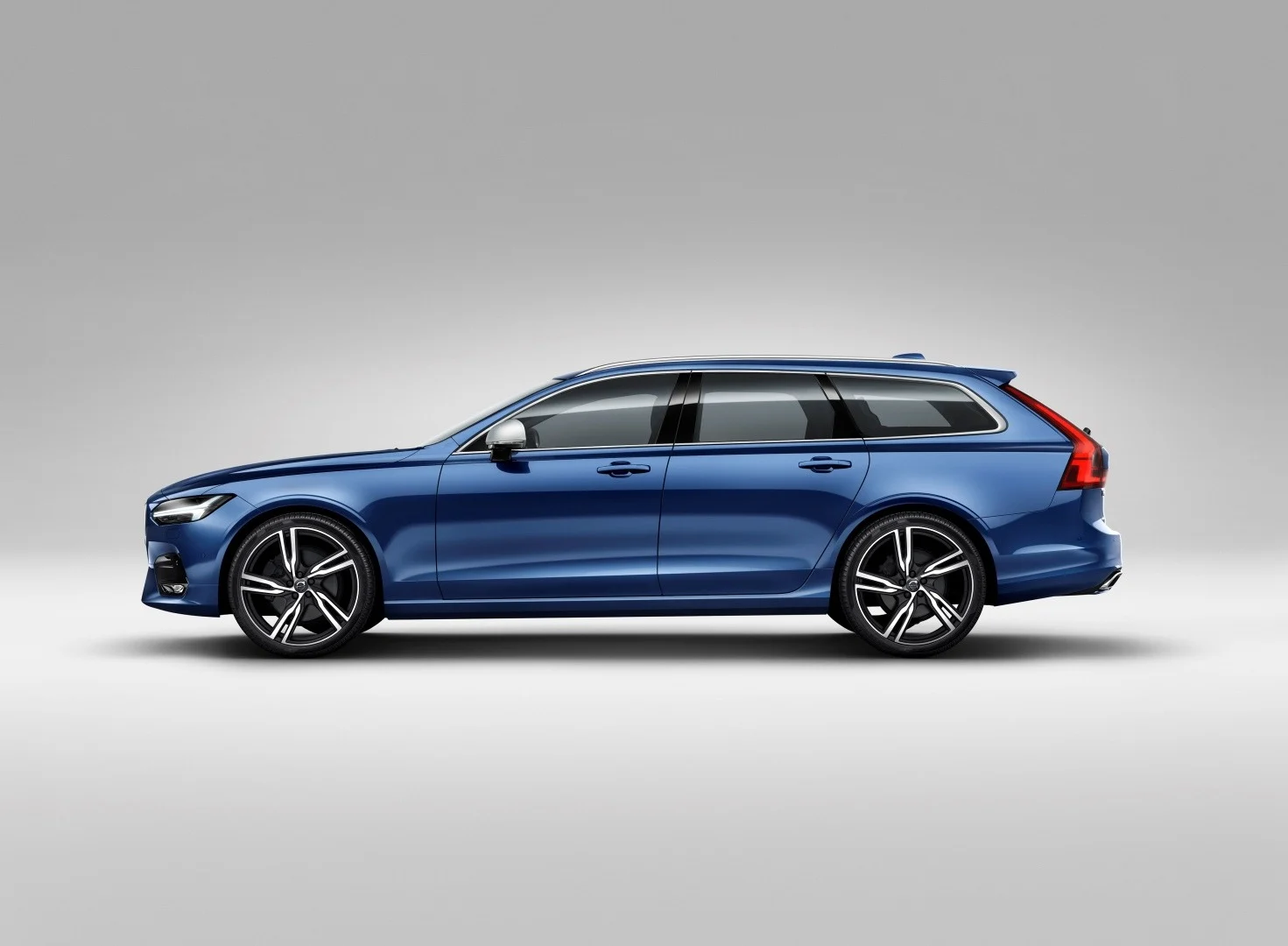 192820_Volvo_V90_R_Design_Studio.jpg