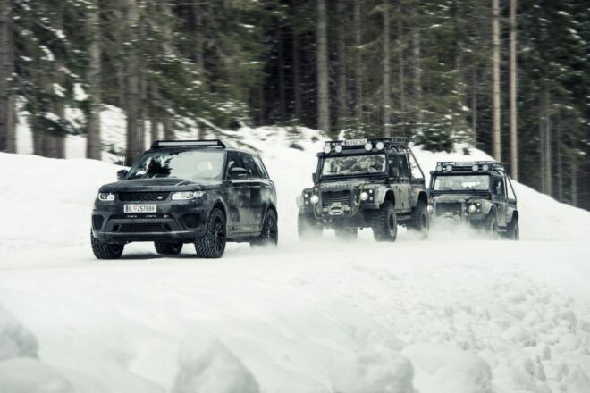 SVETOVÁ PREMIÉRA BONDOVSKÝCH VOZIDIEL JAGUAR LAND ROVER