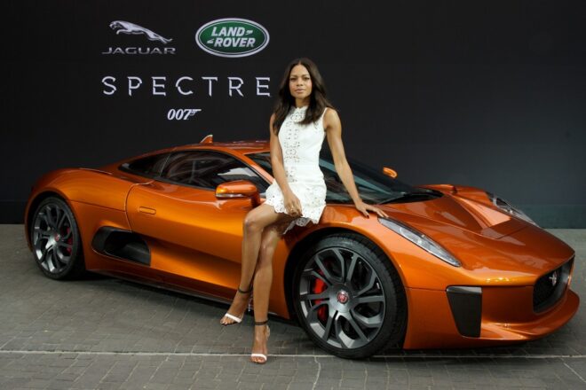 SVETOVÁ PREMIÉRA BONDOVSKÝCH VOZIDIEL JAGUAR LAND ROVER