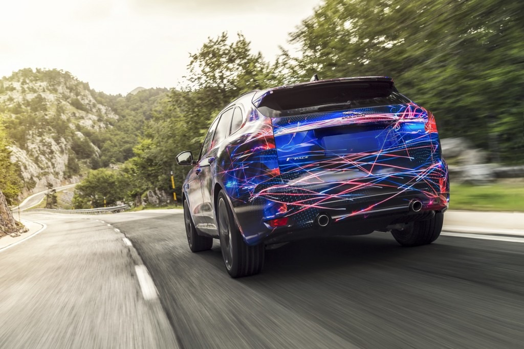 Jag_FPACE_Dynamics_Image_260815_06.jpg