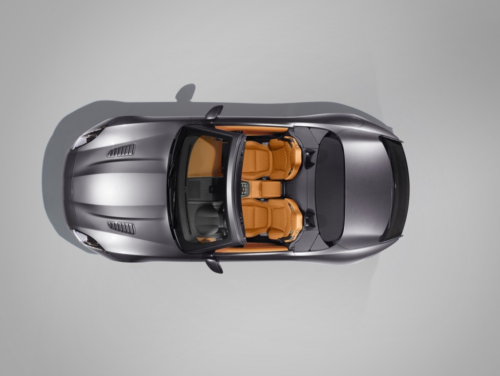 Jag_FTYPE_SVR_Convertible_Studio_170216_50_126612.jpg