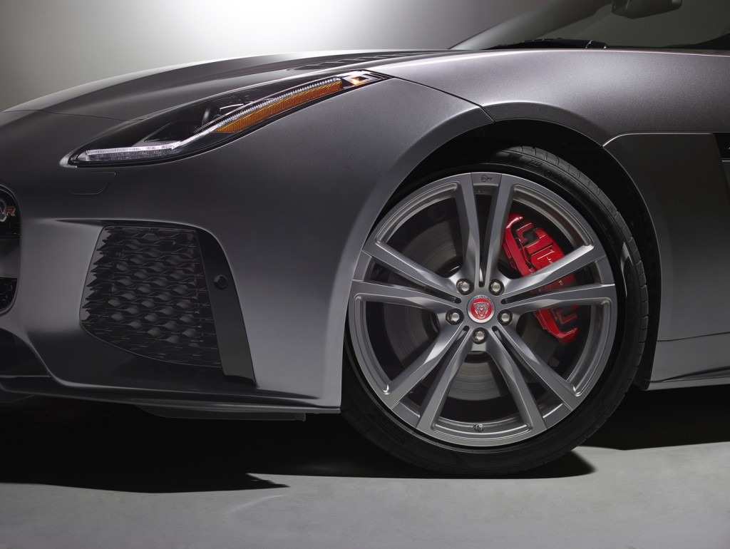 Jag_FTYPE_SVR_Convertible_Studio_Detail_170216_55_126613.jpg