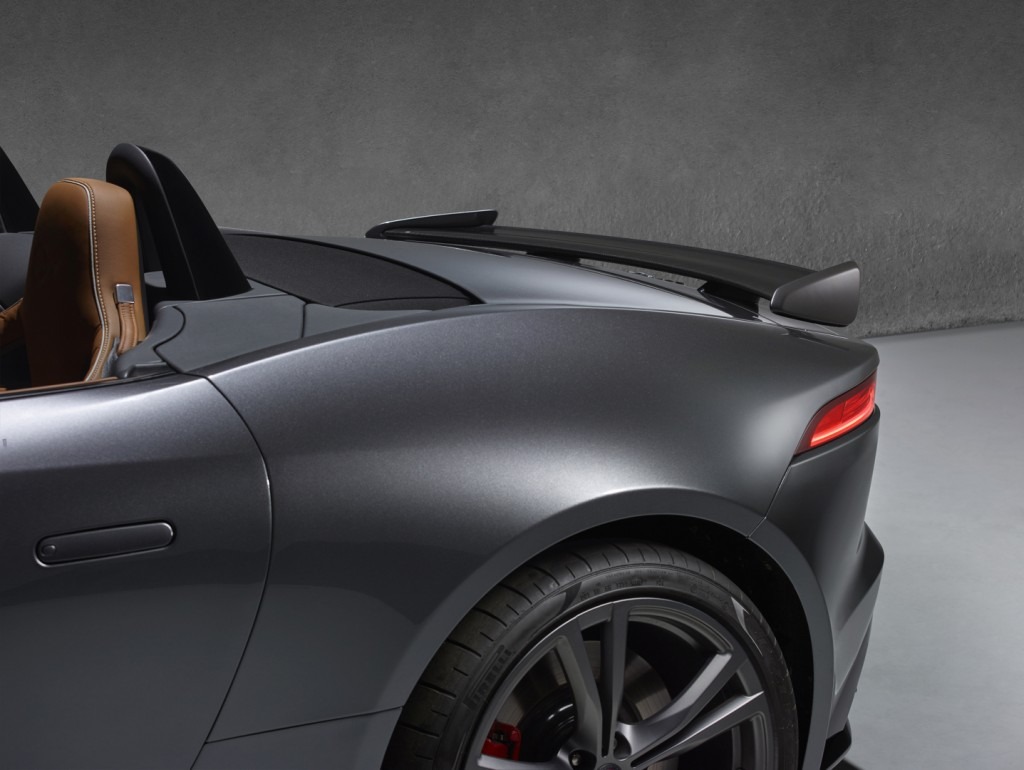 Jag_FTYPE_SVR_Convertible_Studio_Detail_170216_57_126623.jpg