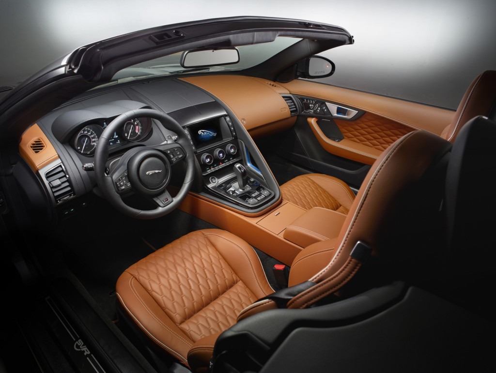 Jag_FTYPE_SVR_Convertible_Studio_Interior_170216_54_126627.jpg