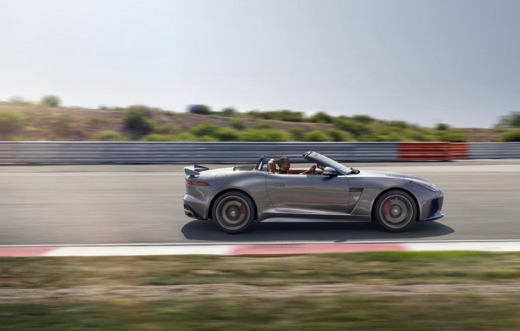 Jag_FTYPE_SVR_Convertible_Track_170216_28_126628.jpg