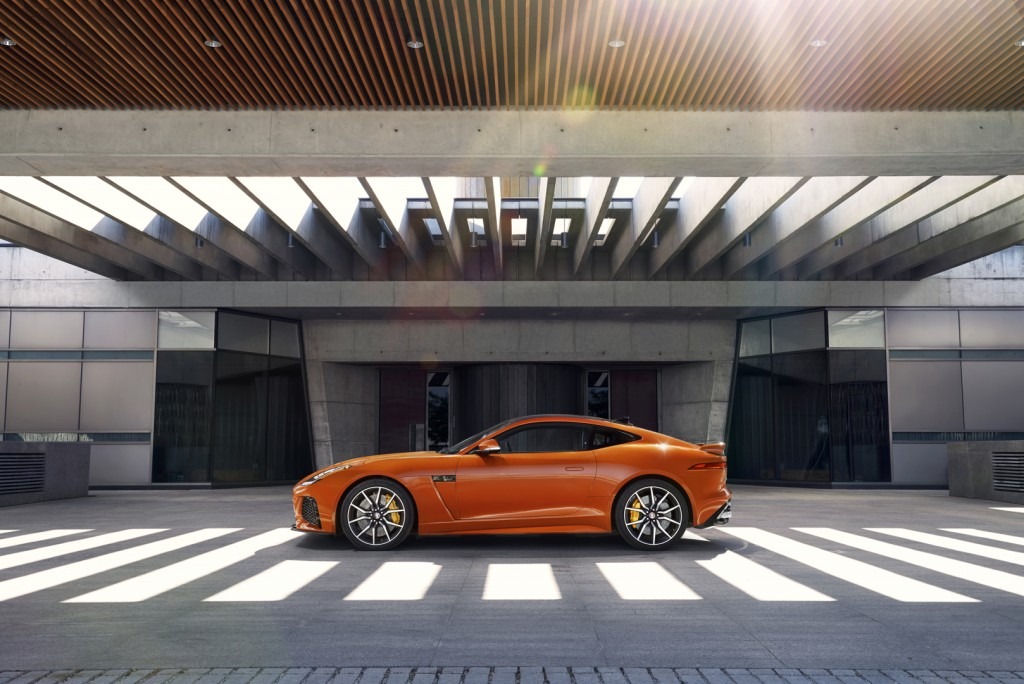 Jag_FTYPE_SVR_Coupe_Location_170216_01_126542.jpg