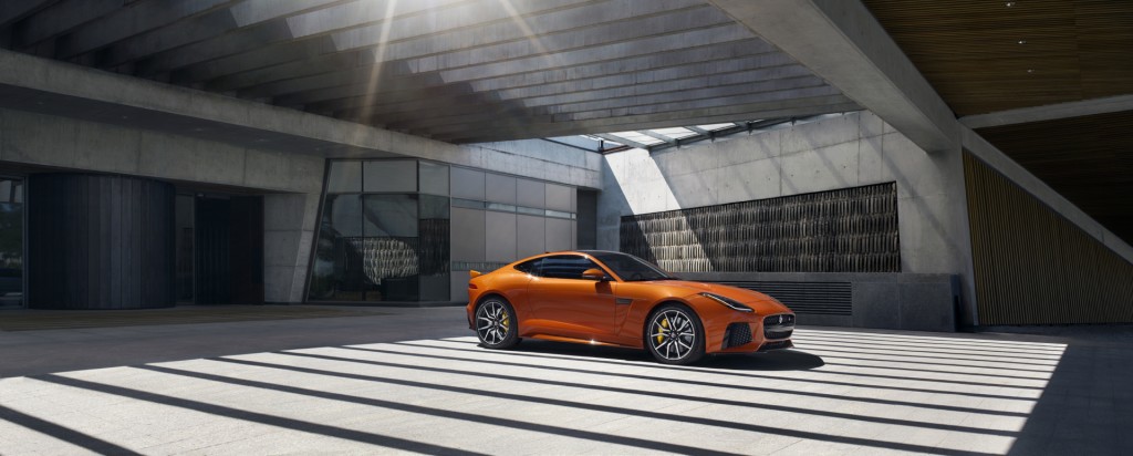 Jag_FTYPE_SVR_Coupe_Location_170216_02_126531.jpg