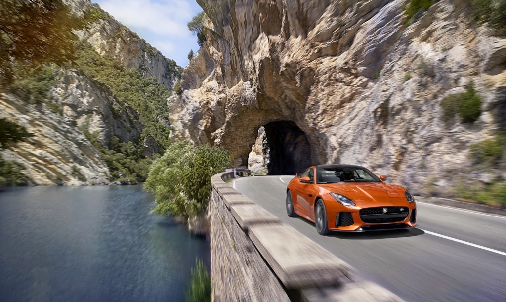 Jag_FTYPE_SVR_Coupe_Location_170216_07_126545.jpg