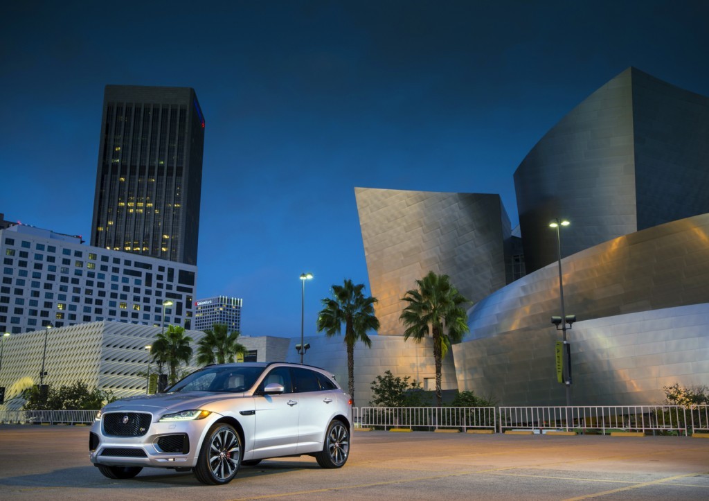Jaguar_F-PACE_LA_001.jpg