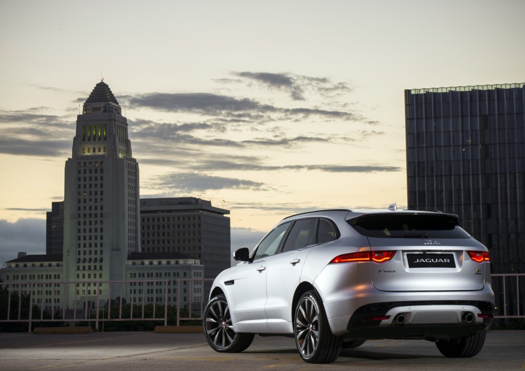 Jaguar_F-PACE_LA_002.jpg