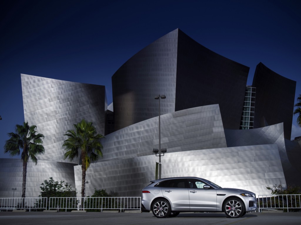 Jaguar_F-PACE_LA_007.jpg