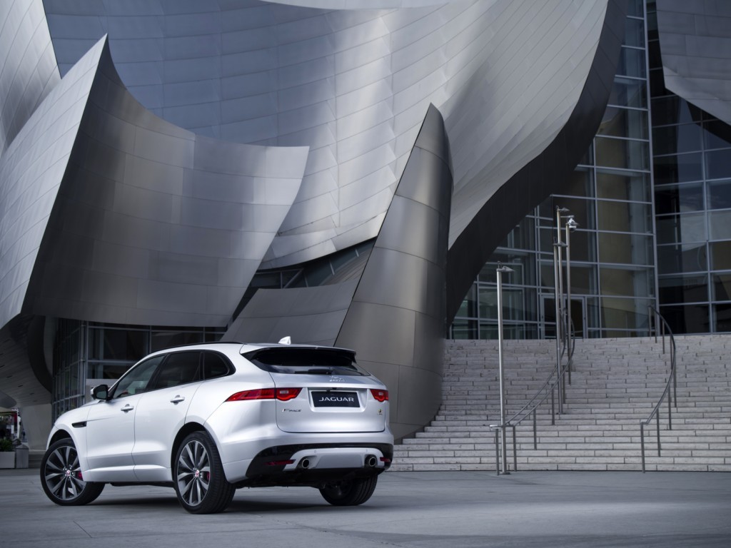 Jaguar_F-PACE_LA_012.jpg