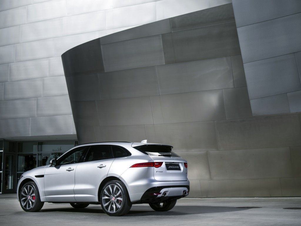 Jaguar_F-PACE_LA_013.jpg