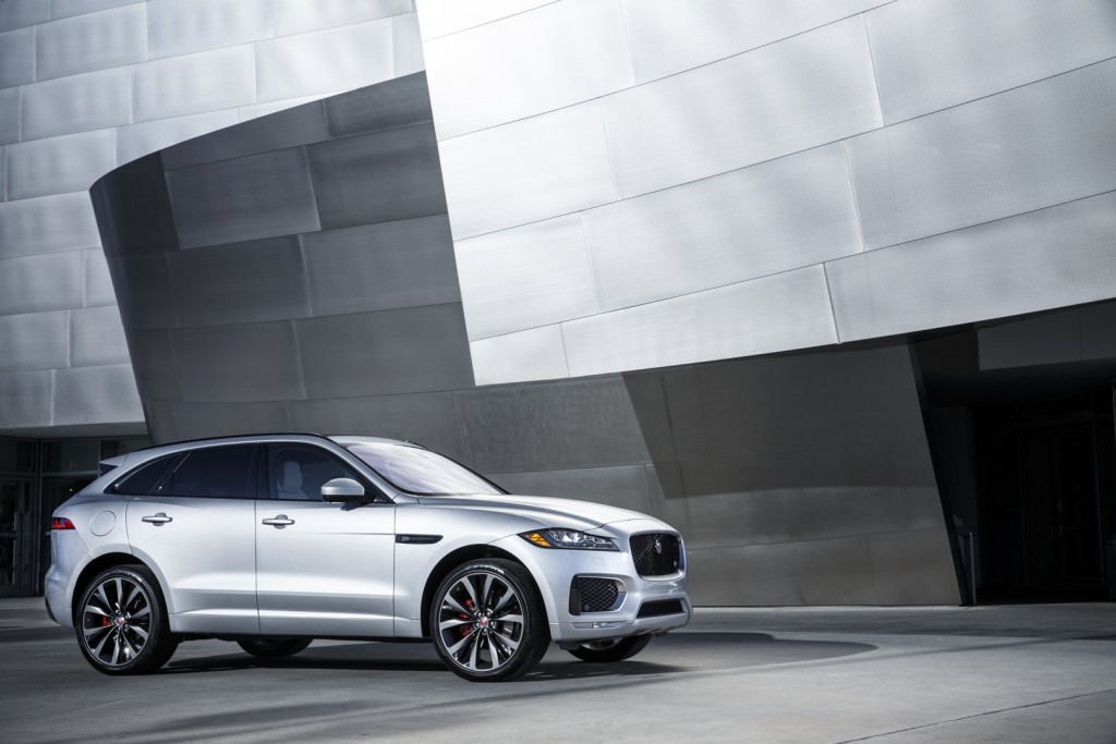 Jaguar_F-PACE_LA_014.jpg