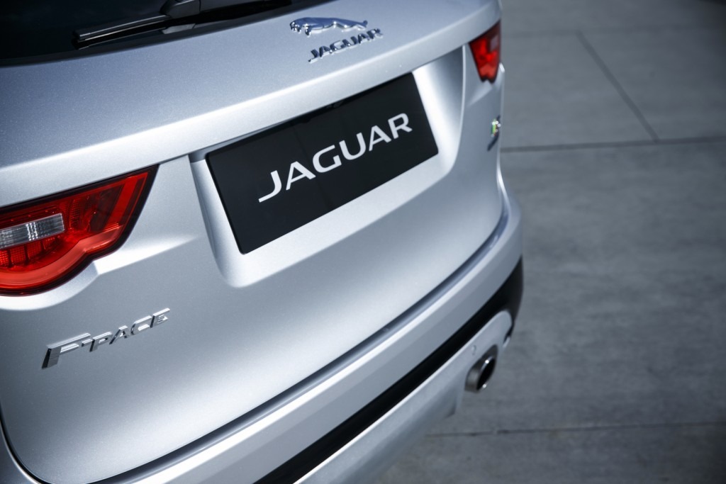Jaguar_F-PACE_LA_020.jpg