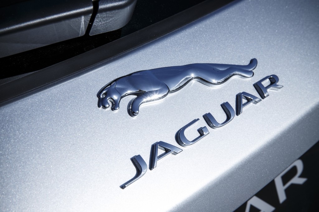 Jaguar_F-PACE_LA_029.jpg
