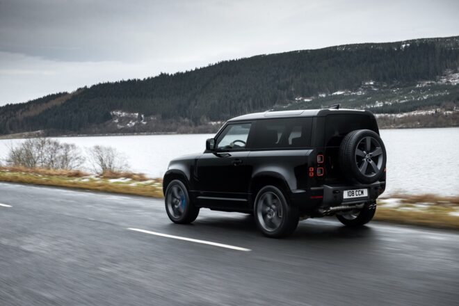 Nový výkonný DEFENDER V8 a exkluzívne špeciálne edície rozširujú ponuku