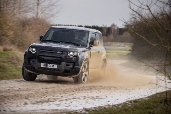 Nový výkonný DEFENDER V8 a exkluzívne špeciálne edície rozširujú ponuku