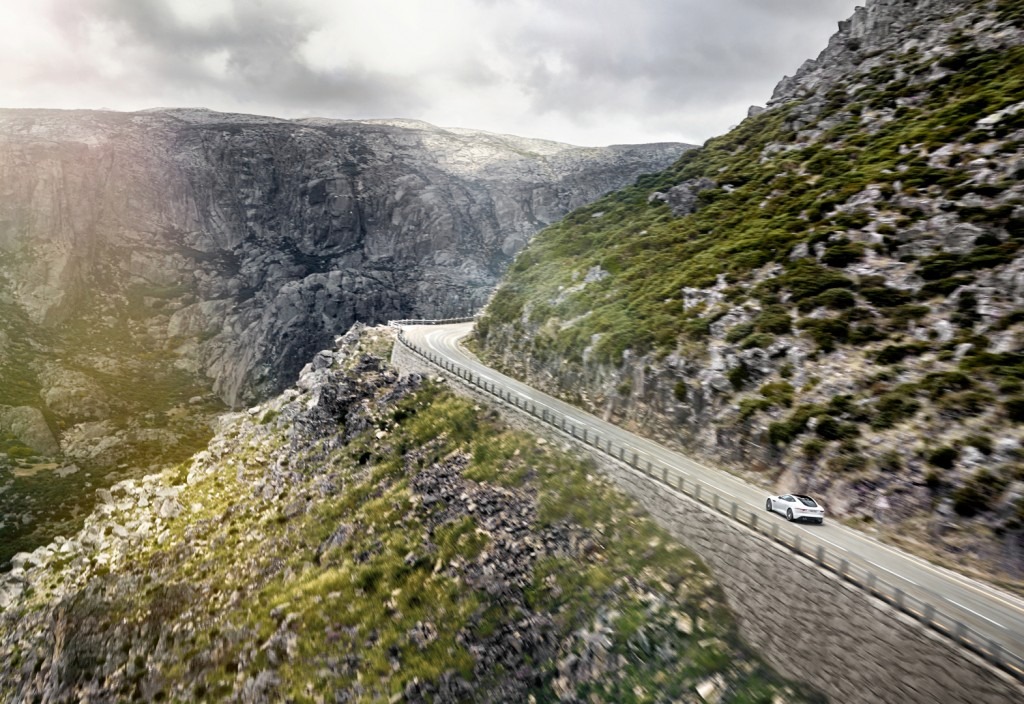 jag_f-type_r_coup__polaris_image_201113_03.jpg
