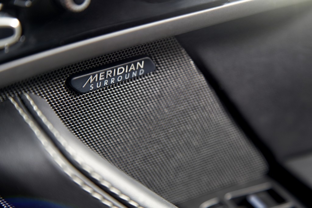 jag_f-type_r_coup__stratus_detail_image_201113_44.jpg