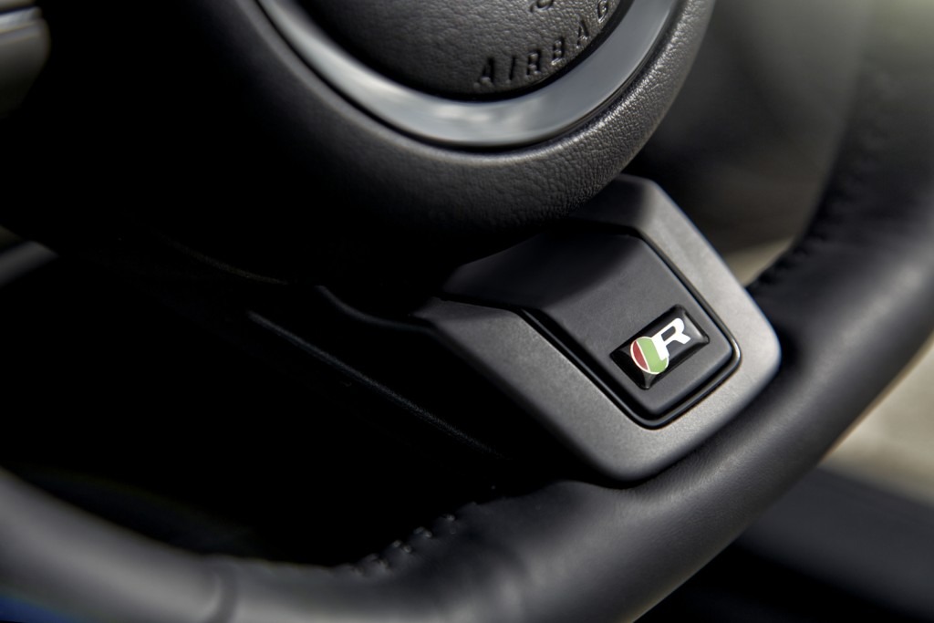 jag_f-type_r_coup__stratus_detail_image_201113_45.jpg