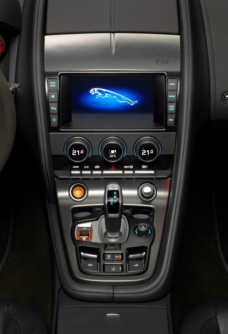 jag_f-type_v8_studio_image_6_260912.jpg