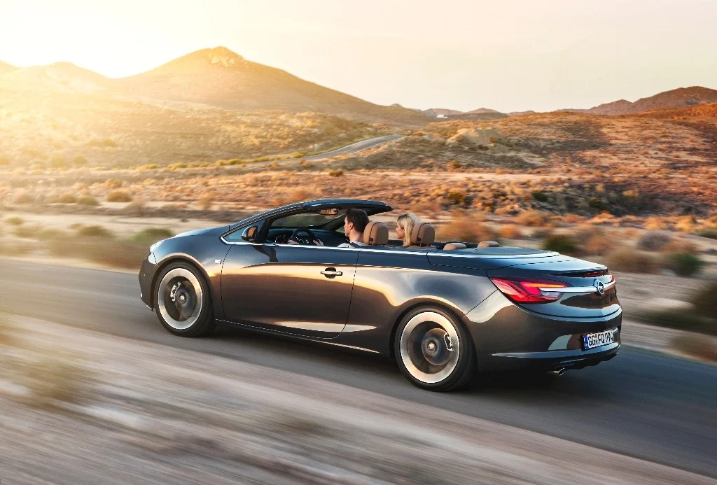 Nový Opel Cascada: štvormiestny kabriolet s plátennou strechou a motorom 1.6 Turbo