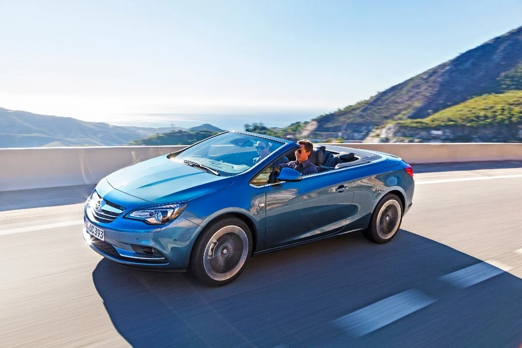 Nový Opel Cascada: štvormiestny kabriolet s plátennou strechou a motorom 1.6 Turbo