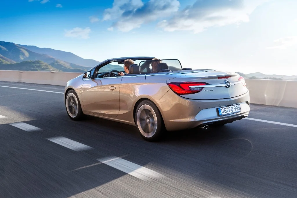Nový Opel Cascada: štvormiestny kabriolet s plátennou strechou a motorom 1.6 Turbo