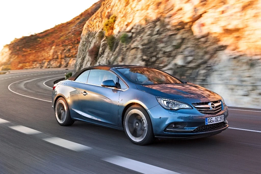 Nový Opel Cascada: štvormiestny kabriolet s plátennou strechou a motorom 1.6 Turbo