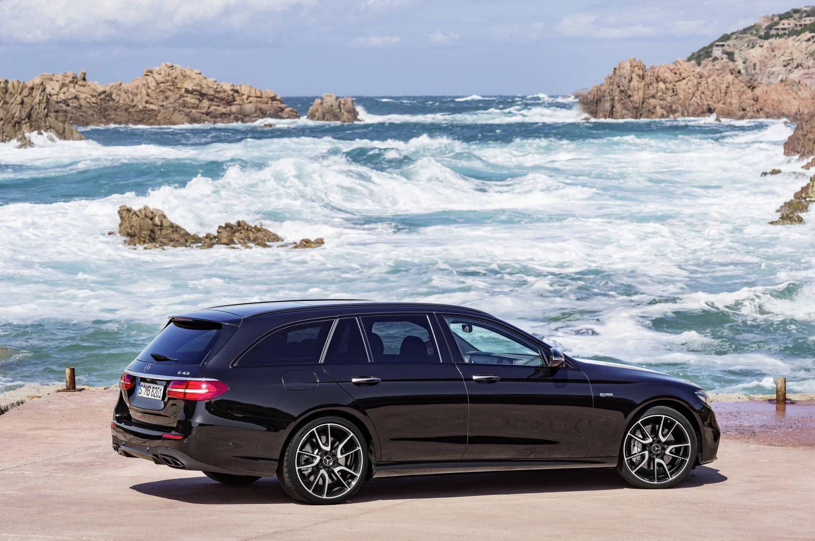 Nový Mercedes-AMG E 43 4MATIC kombi zvýšil výkon
