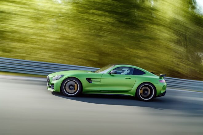 Mercedes-AMG GT R na bežné cesty s génmi pretekára