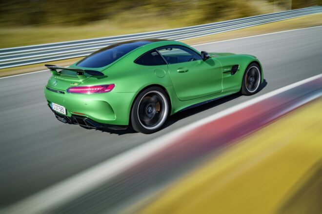 Mercedes-AMG GT R na bežné cesty s génmi pretekára