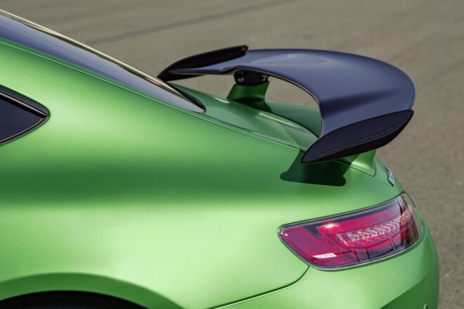 Mercedes-AMG GT R na bežné cesty s génmi pretekára