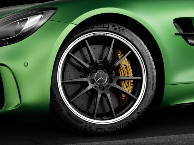 Mercedes-AMG GT R na bežné cesty s génmi pretekára