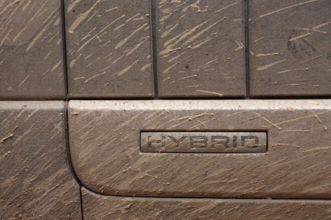 Tri hybridné Range Rovery dorazili do Bombaja.