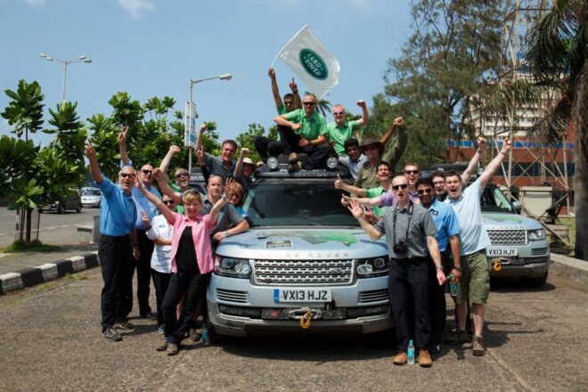 Tri hybridné Range Rovery dorazili do Bombaja.