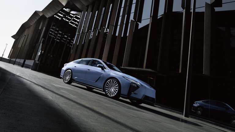EURÓPSKA PREMIÉRA – NOVÝ LEXUS ES POSÚVA ŠTÝL, LUXUS A KULTIVOVANOSŤ SEDANU NA VYŠŠIU ÚROVEŇ