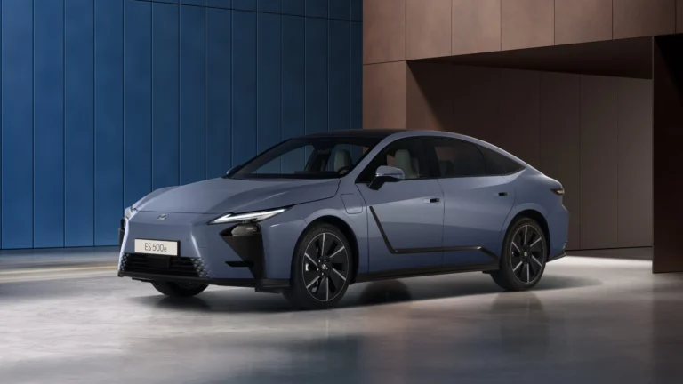EURÓPSKA PREMIÉRA – NOVÝ LEXUS ES POSÚVA ŠTÝL, LUXUS A KULTIVOVANOSŤ SEDANU NA VYŠŠIU ÚROVEŇ 1 EURÓPSKA PREMIÉRA – NOVÝ LEXUS ES POSÚVA ŠTÝL, LUXUS A KULTIVOVANOSŤ SEDANU NA VYŠŠIU ÚROVEŇ