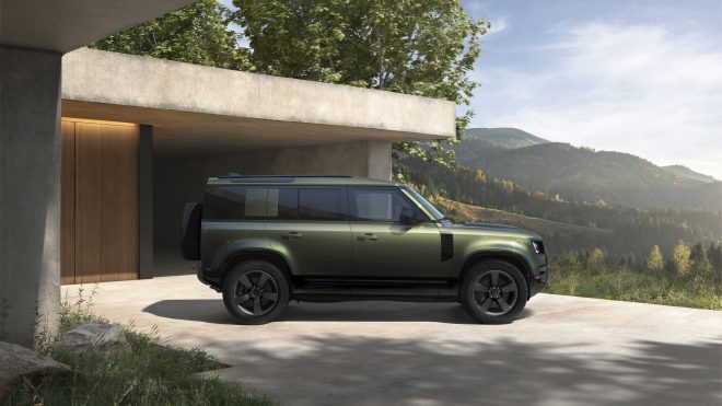 Vylepšený Defender: Nezastaviteľný model s pohonom 4 × 4 je teraz ešte výnimočnejší a jednoduchšie používateľný
