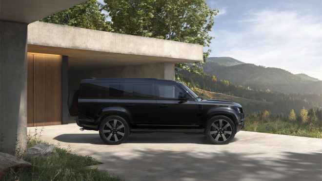 Vylepšený Defender: Nezastaviteľný model s pohonom 4 × 4 je teraz ešte výnimočnejší a jednoduchšie používateľný