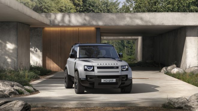 Vylepšený Defender: Nezastaviteľný model s pohonom 4 × 4 je teraz ešte výnimočnejší a jednoduchšie používateľný